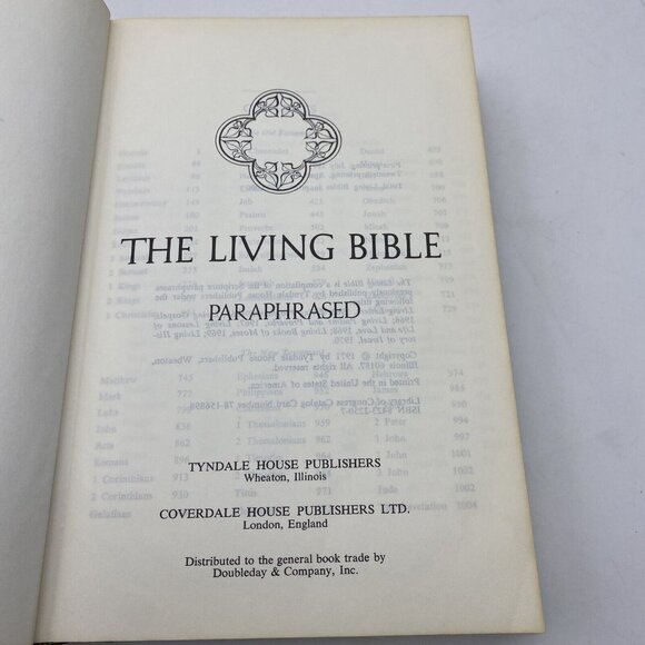 THE LIVING BIBLE Paraphrased 1973 Tyndale House Green Padded Hardcover - Picture 15 of 16